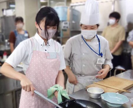 製菓科科はあんみつ 調理師科科は油淋鶏を作りました。