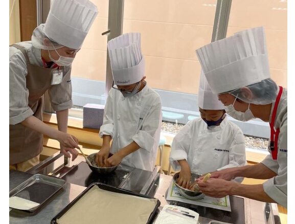 最近昆虫食流行っていますね… うわっと思うかもしれませんが、味はちゃんと美味しいです！