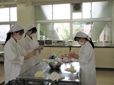 豊橋中央高等学校で練り切りを作りました【食育授業】